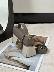 LORO PIANA | Extra Bag L23 Lunch Box Bag Taupe Grey - 4