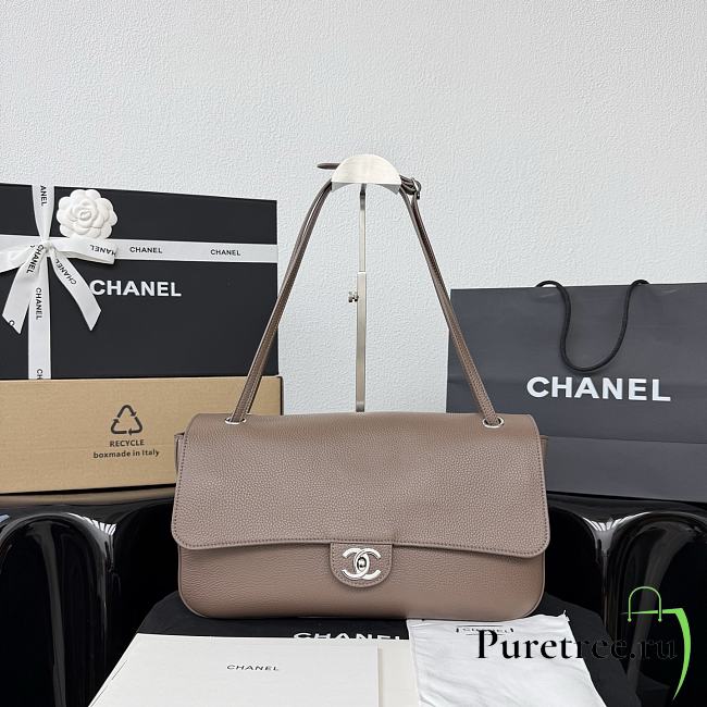 CHANEL | 32 Spring-Summer 2026 Silver Hardware Maxi Flap Bag In Taupe - 1