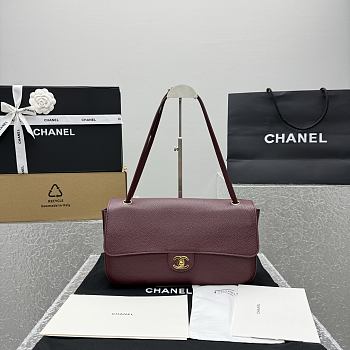 CHANEL | 32 Spring-Summer 2026 Gold Hardware Maxi Flap Bag In Burgundy