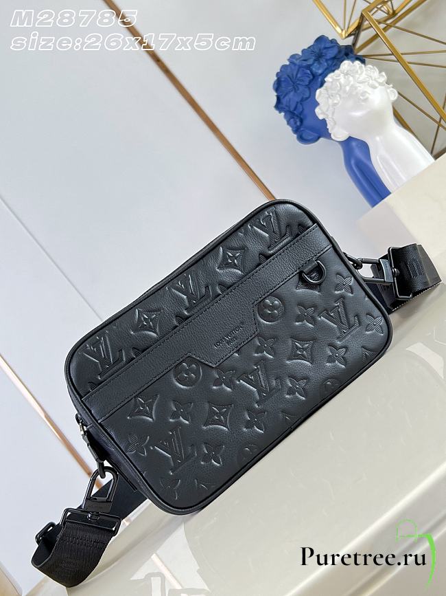 LOUIS VUITTON | Alpha Messenger Bag In Black - 1