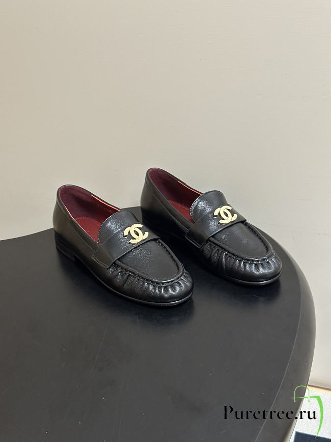 CHANEL | Métiers d’art 2026 Mocassins Crumpled Shiny Lambskin In Black - 1