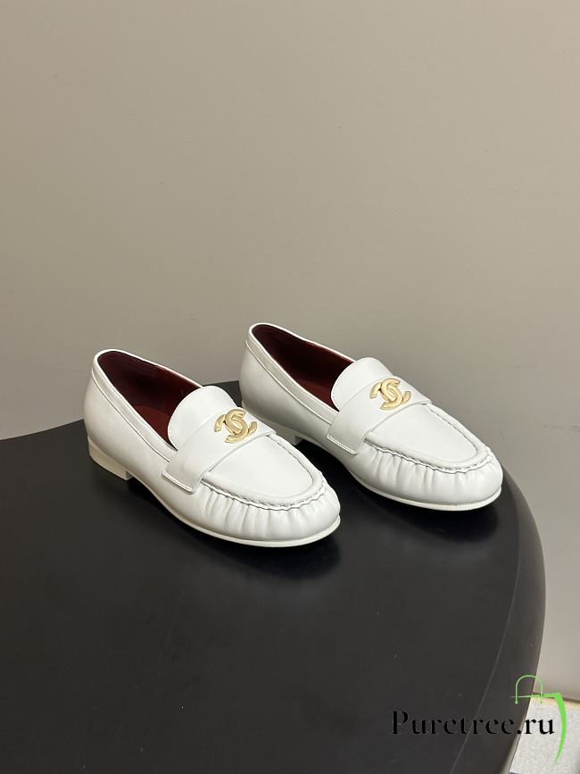 CHANEL | Métiers d’art 2026 Mocassins Crumpled Shiny Lambskin In White - 1