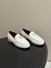 CHANEL | Métiers d’art 2026 Mocassins Crumpled Shiny Lambskin In White - 1