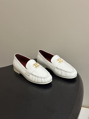 CHANEL | Métiers d’art 2026 Mocassins Crumpled Shiny Lambskin In White