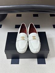 CHANEL | Métiers d’art 2026 Mocassins Crumpled Shiny Lambskin In White - 6