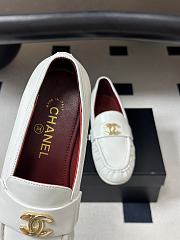 CHANEL | Métiers d’art 2026 Mocassins Crumpled Shiny Lambskin In White - 3