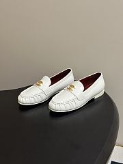 CHANEL | Métiers d’art 2026 Mocassins Crumpled Shiny Lambskin In White - 2