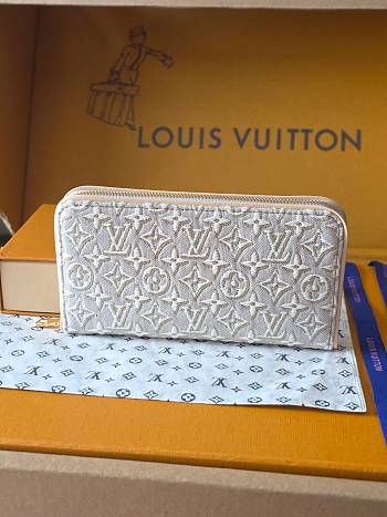 LOUIS VUITTON | Zippy Wallet Monogram Emblème Peuplier