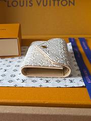 LOUIS VUITTON | Victorine Wallet Monogram Emblème Peuplier - 5