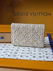 LOUIS VUITTON | Victorine Wallet Monogram Emblème Peuplier - 2