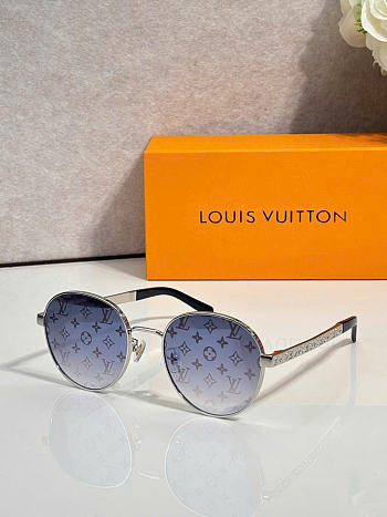 LOUIS VUITTON | Monogram Round Sunglasses 