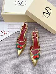 VALENTINO | 50mm Garavani Cherryfic Slingback In Gold - 1