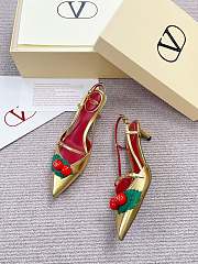 VALENTINO | 50mm Garavani Cherryfic Slingback In Gold - 5