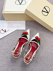 VALENTINO | 50mm Garavani Cherryfic Slingback In White - 6