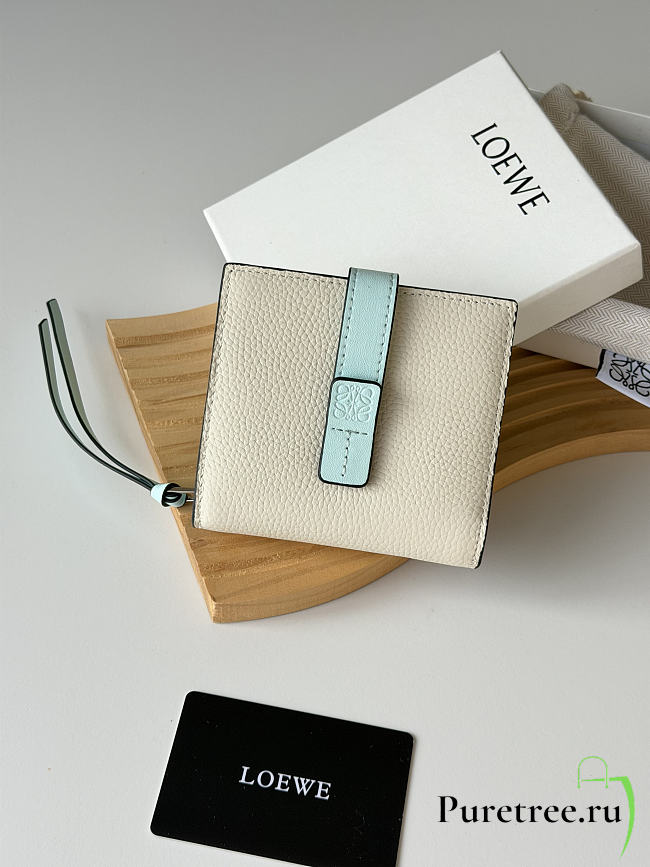 LOEWE | Leather Vertical Wallet Off White  - 1