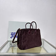 BURBERRY | Medium Rocking Horse Tote Bag in Suede Burgundy - 6