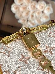 LOUIS VUITTON | Squire East West bag Monogram Dune Canvas - 6