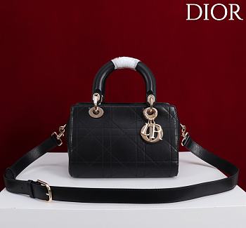 DIOR | Small D Granville Flat Macrocannage Gold Hardware In Black
